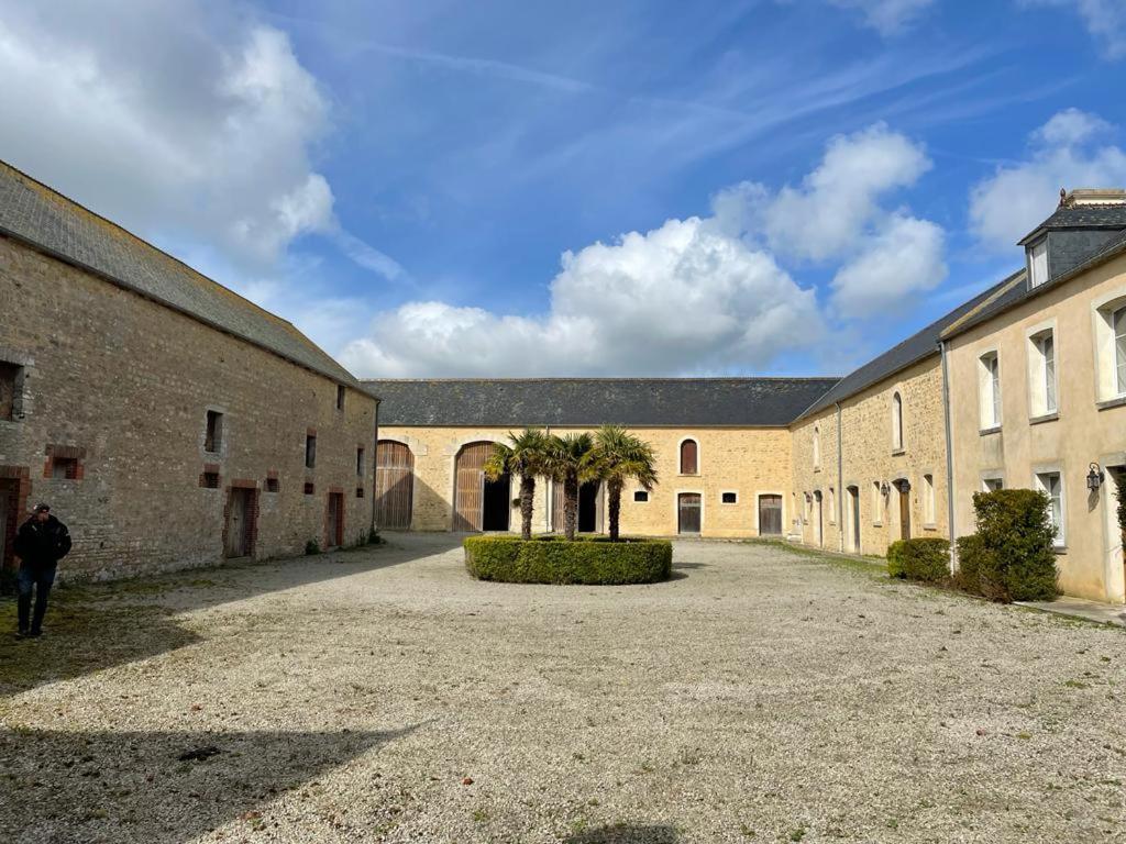Le Clos Du Bas Courtil Guesthouse B&B Omaha Beach Osmanville Екстериор снимка